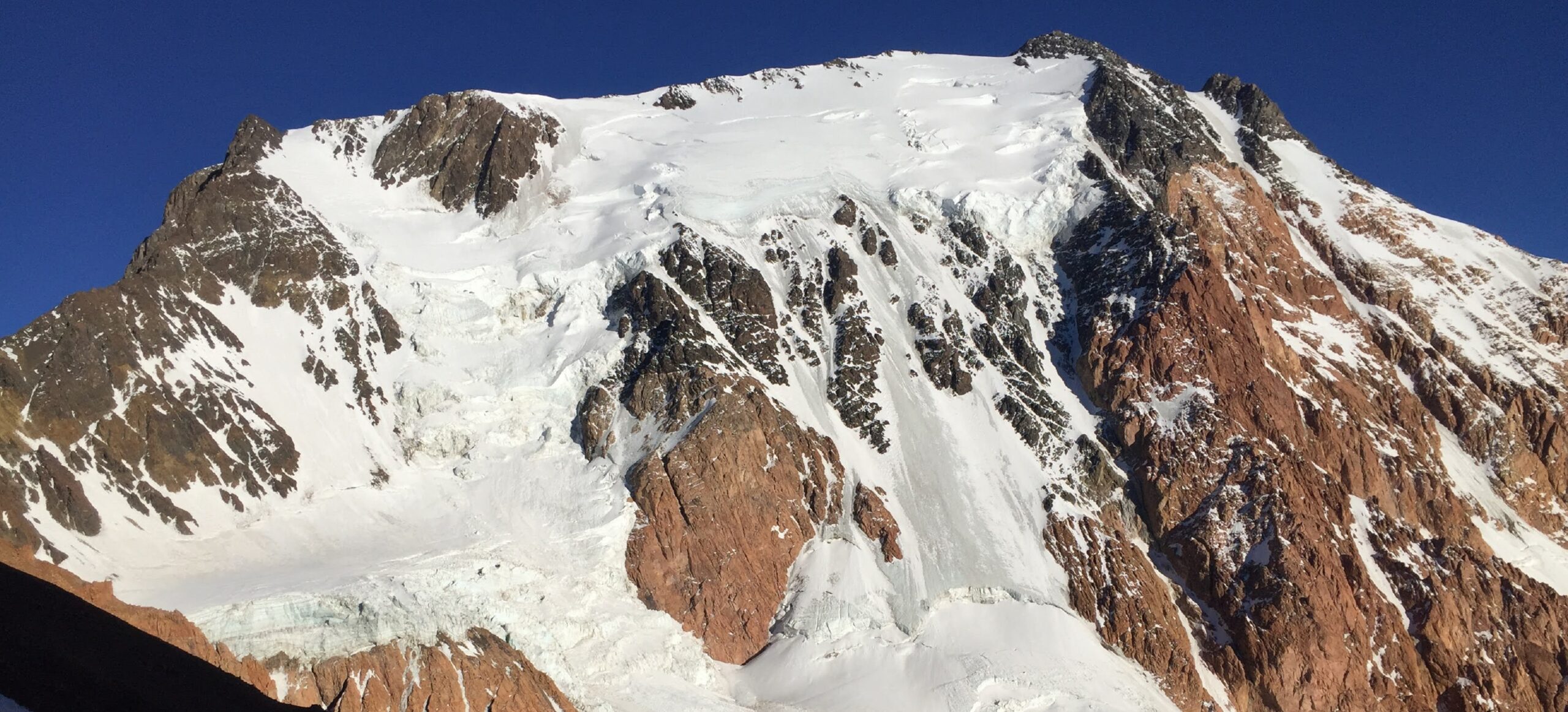 Negro Pabellón 6.086m, Cordón de la Delicias.